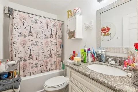 1781 Boulevard De Province - Photo 3 of 8