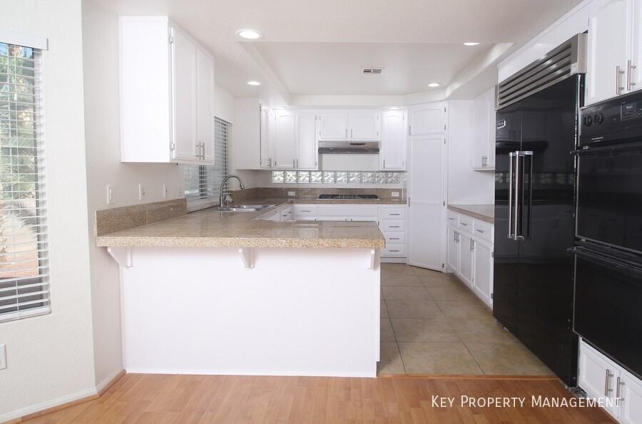 2830 Via Stella Street - Photo 7 of 34