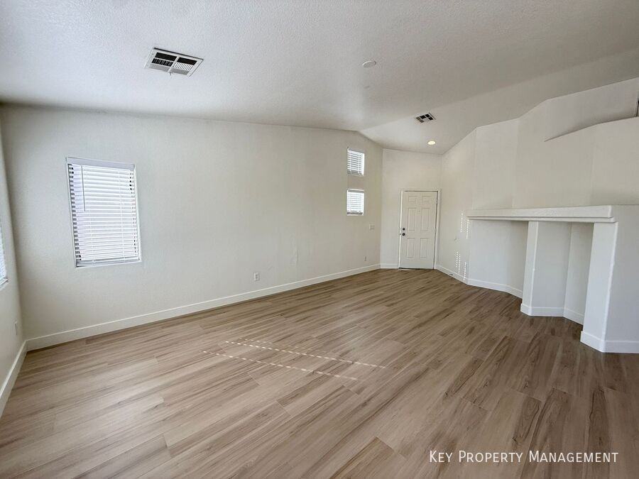 5718 Royal Sands St - Photo 2 of 23