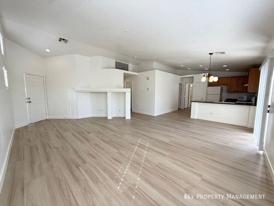5718 Royal Sands St - Photo 3 of 23