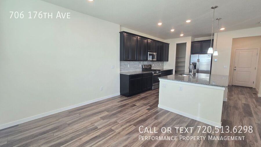 706 176th Ave - Photo 6 of 37