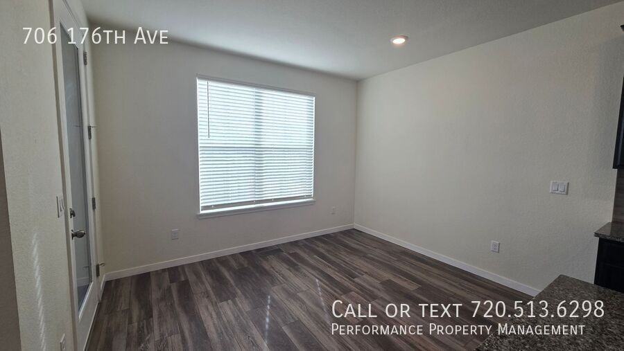 706 176th Ave - Photo 7 of 37