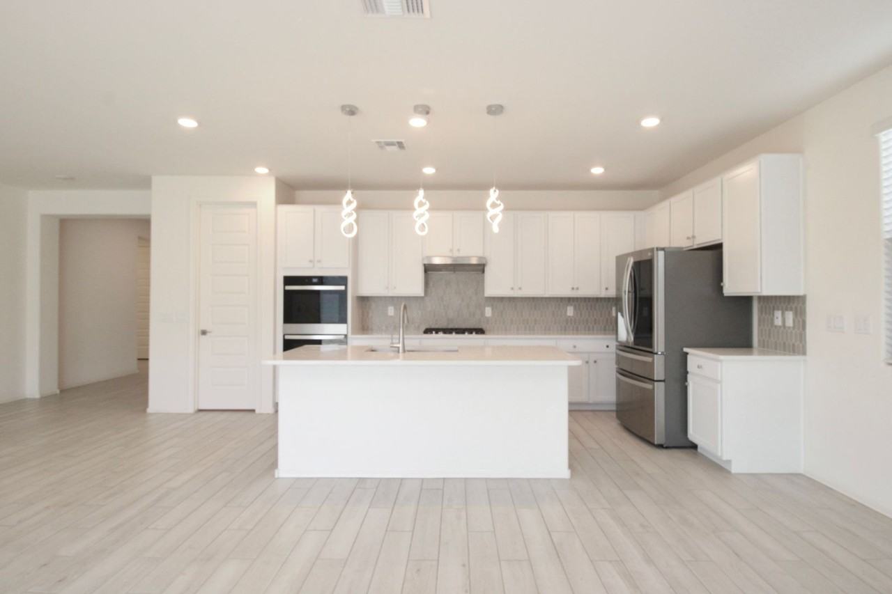 3037 West La Mirada Drive - Photo 3 of 34