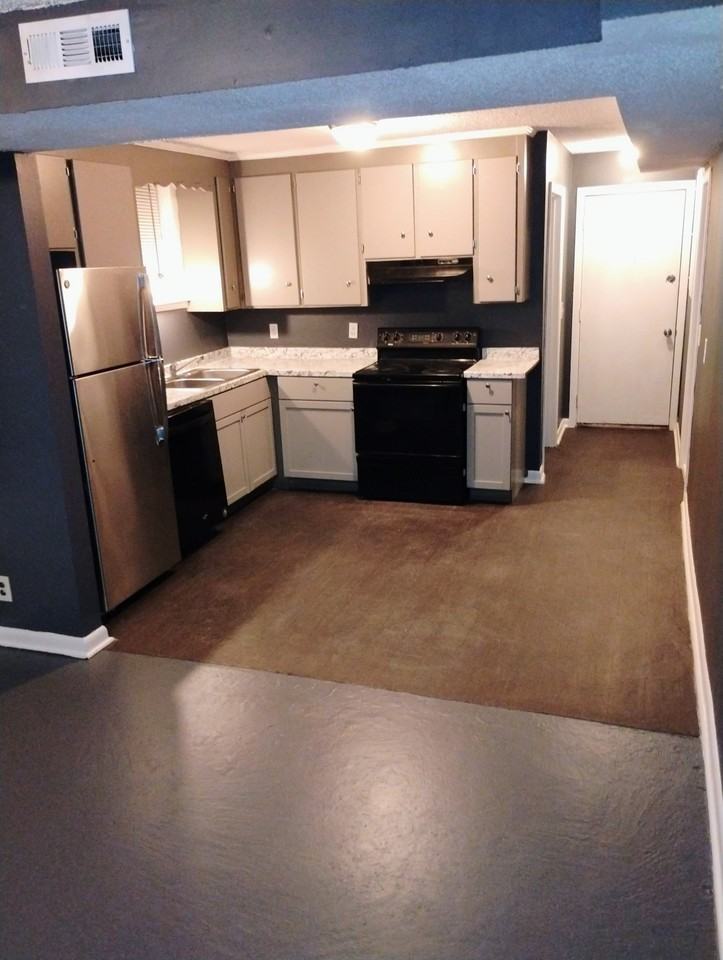 4270 Sweden Dr - Photo 3 of 6