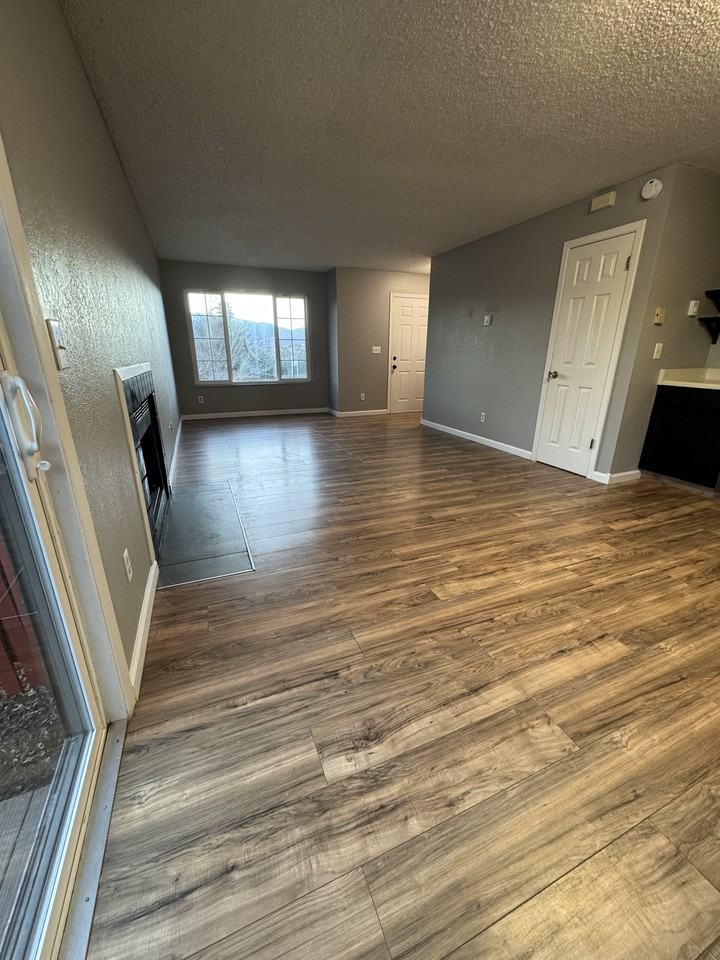 5525 Tomah Dr #D - Photo 5 of 16