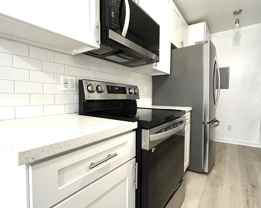 5335 Yarmouth Ave #306 - Photo 1 of 1