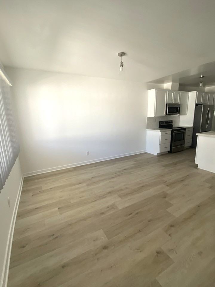 5335 Yarmouth Ave #306 - Photo 3 of 15