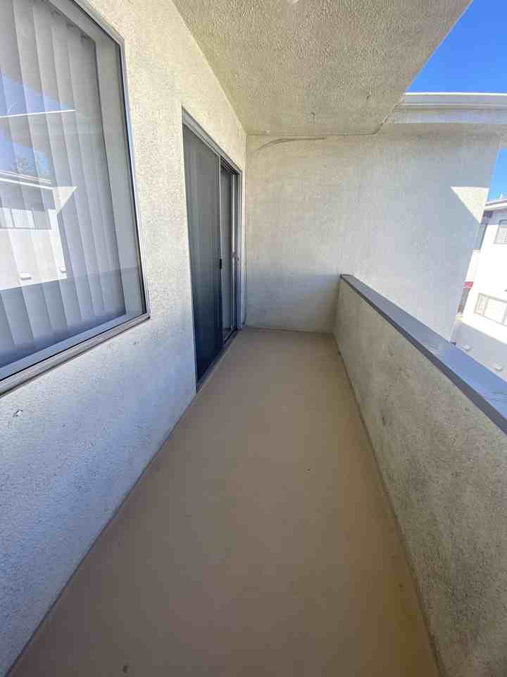 5335 Yarmouth Ave #306 - Photo 7 of 15