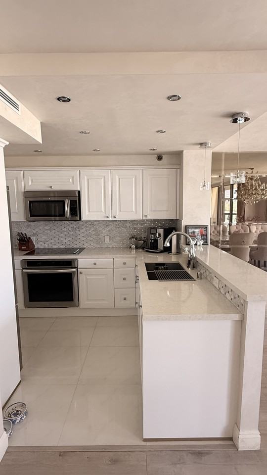 222 Monterey Rd #904 - Photo 7 of 22