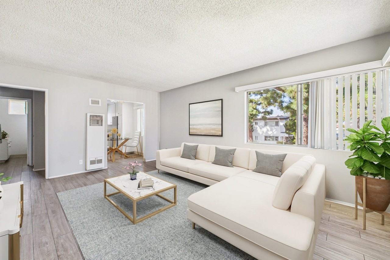 Plaza Peacock - Photo 4 of 38