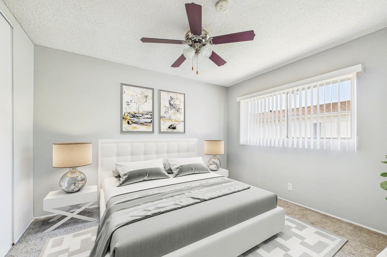 Plaza Peacock - Photo 6 of 38