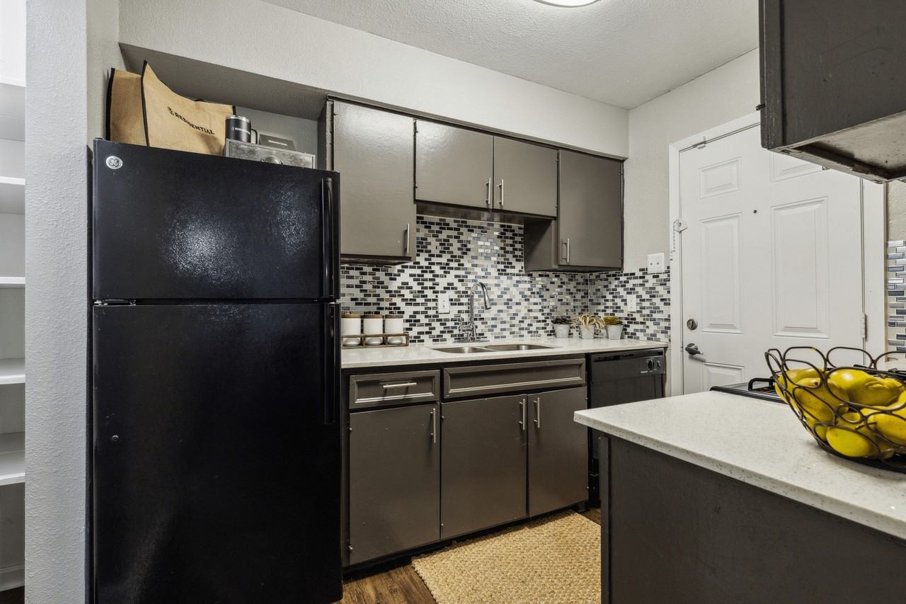 Zeke Apartments - Photo 3 of 18