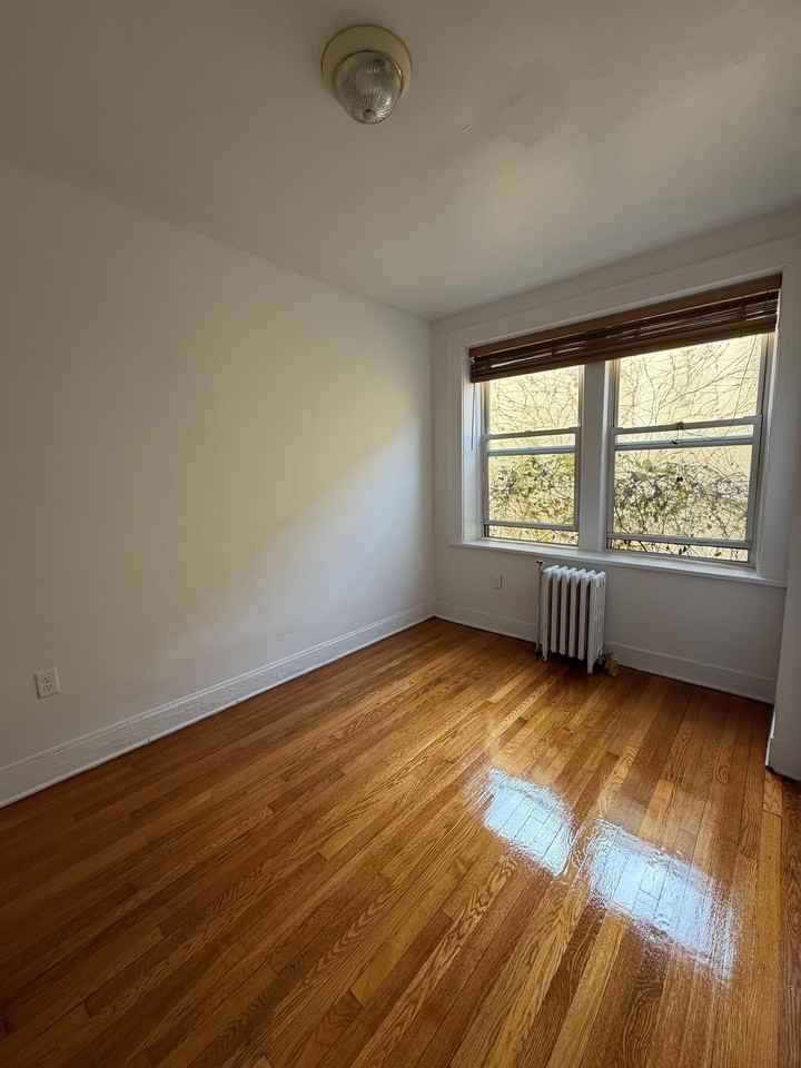 311 Queen - Photo 6 of 22