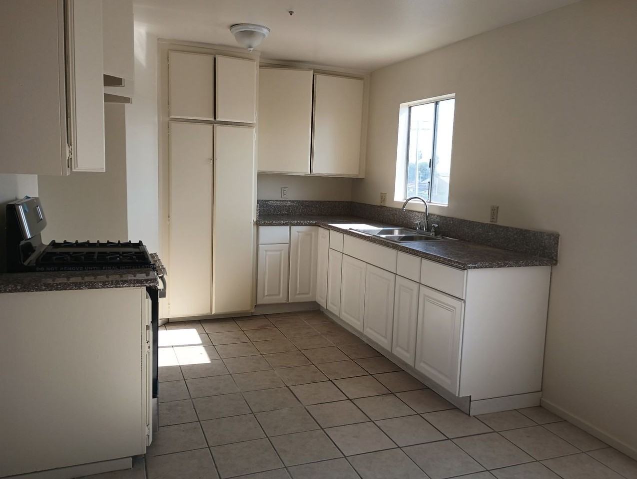 1415 West Stoneridge Court - Photo 3 of 12