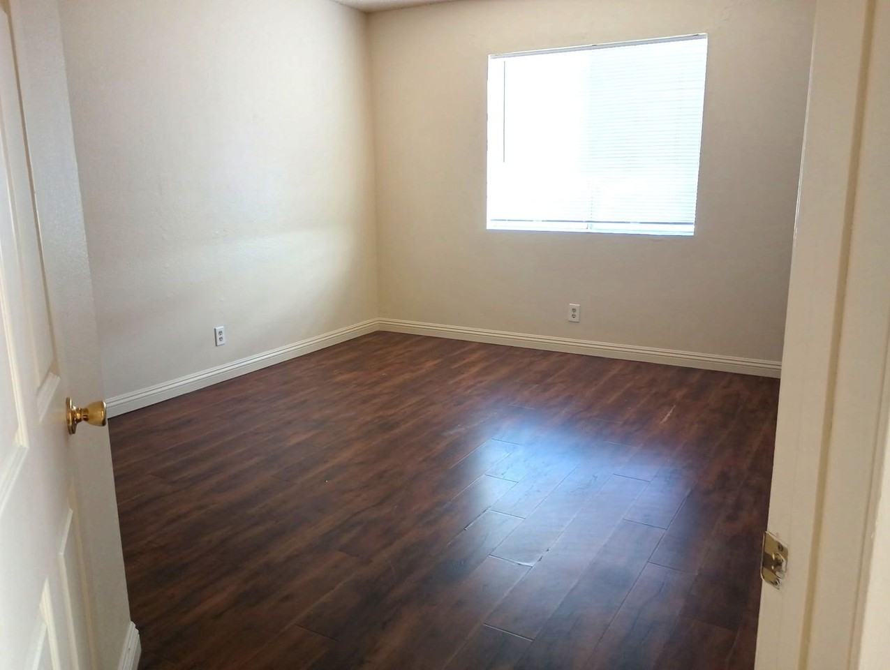 1415 West Stoneridge Court - Photo 4 of 12