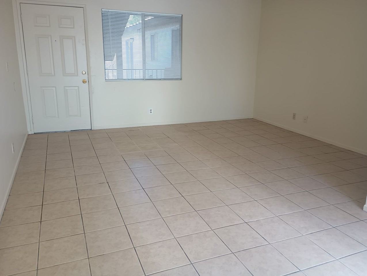 1415 West Stoneridge Court - Photo 5 of 12