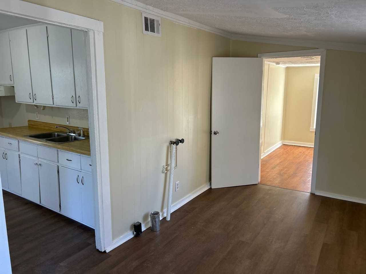 123 Wilson St - Photo 4 of 9