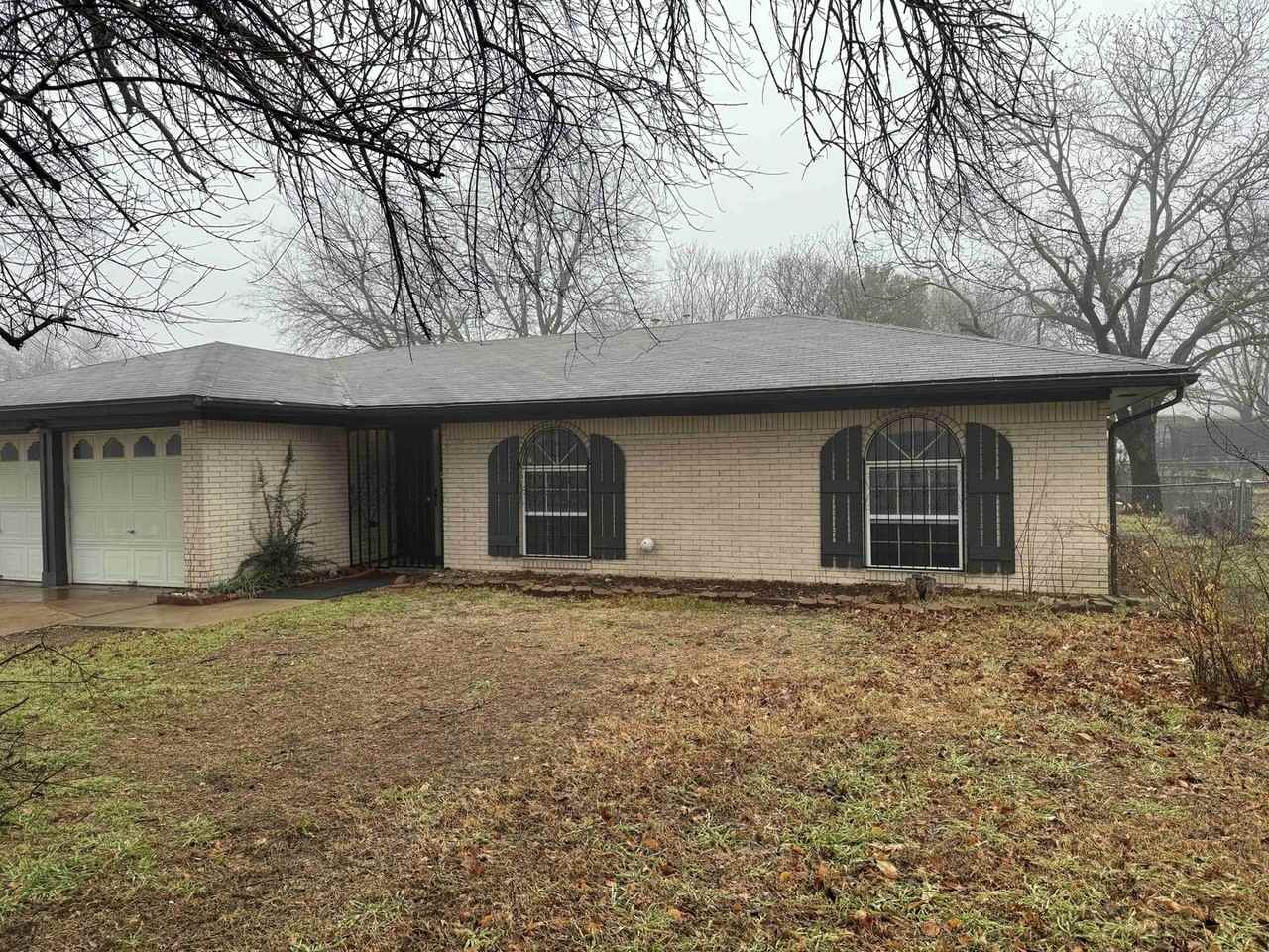 503 Creek St - Photo 2 of 16