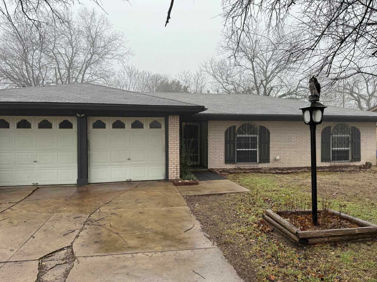 503 Creek St - Photo 3 of 16