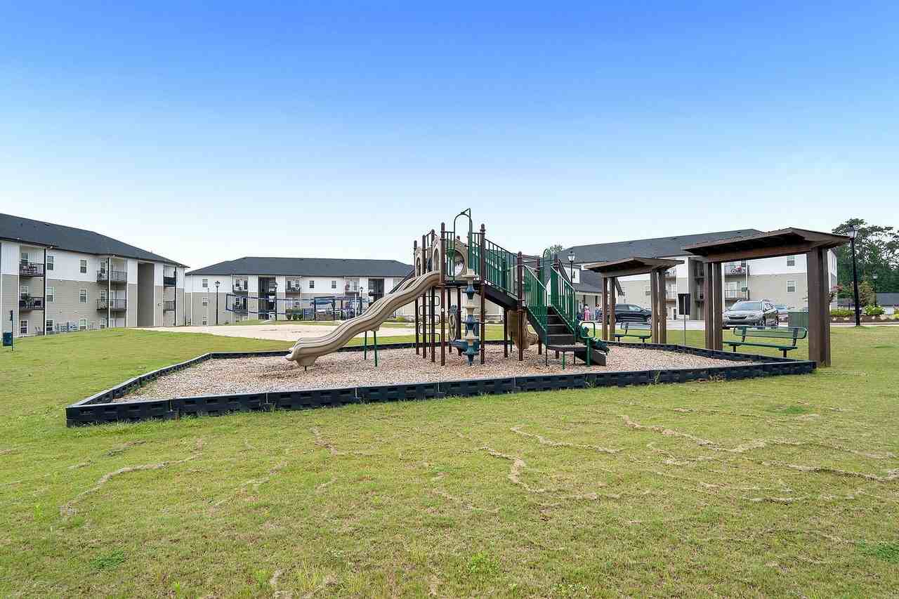 Waters Edge - Photo 6 of 18