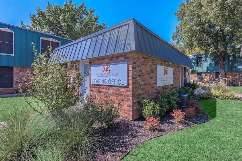 Waterford Glen - Photo 5 of 50