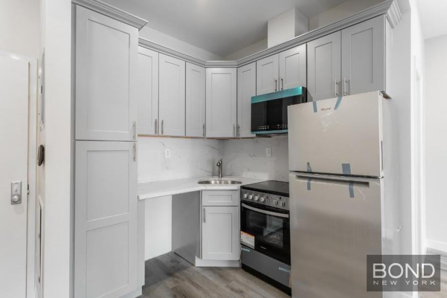 317 West 48th Street - Photo 2 of 5