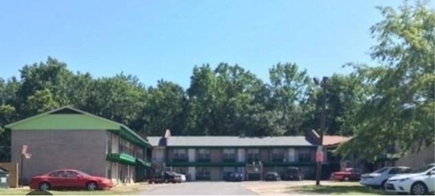 Meredith Manor Apt - Photo 3 of 5