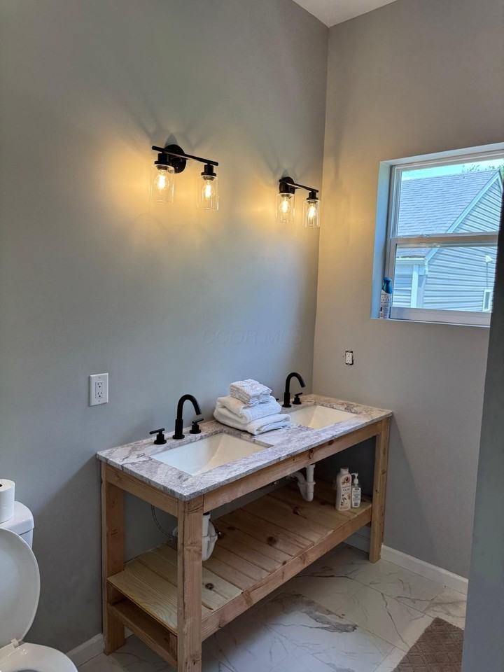 462 S Hampton Rd - Photo 4 of 7