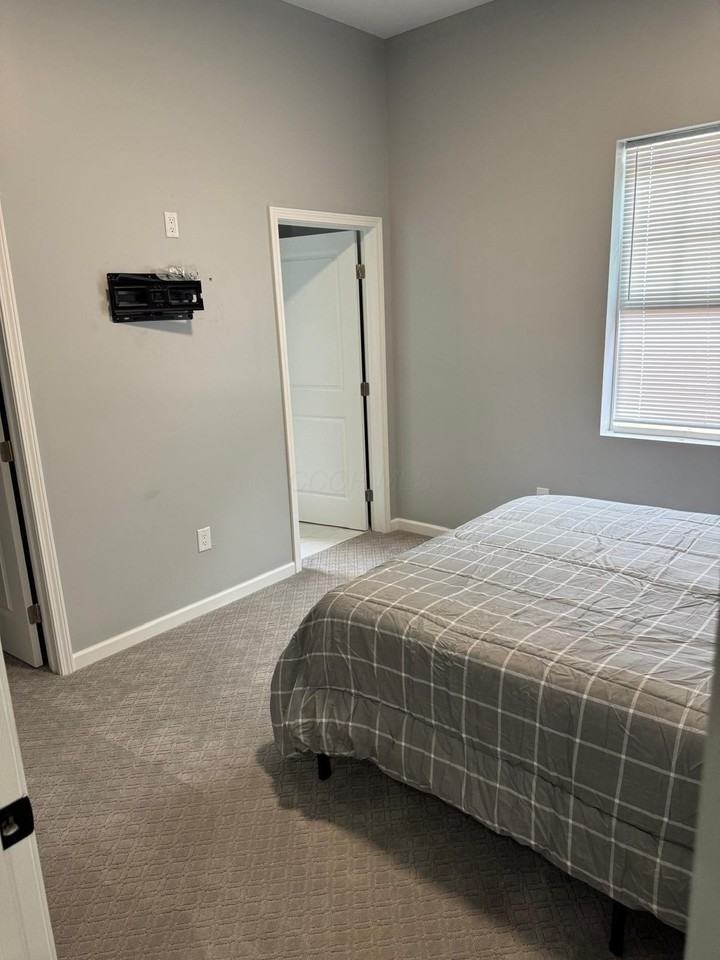 462 S Hampton Rd - Photo 5 of 7