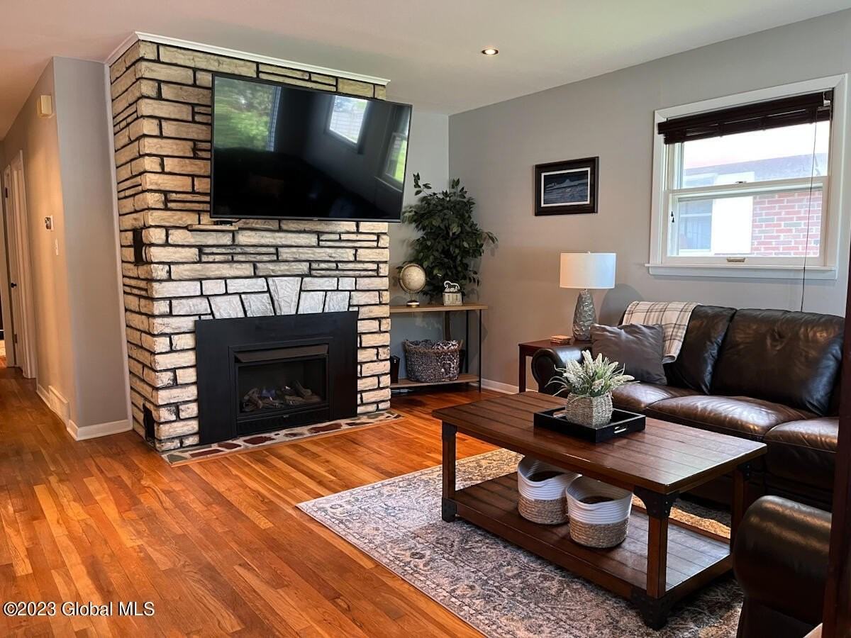 132 Jefferson St - Photo 2 of 22