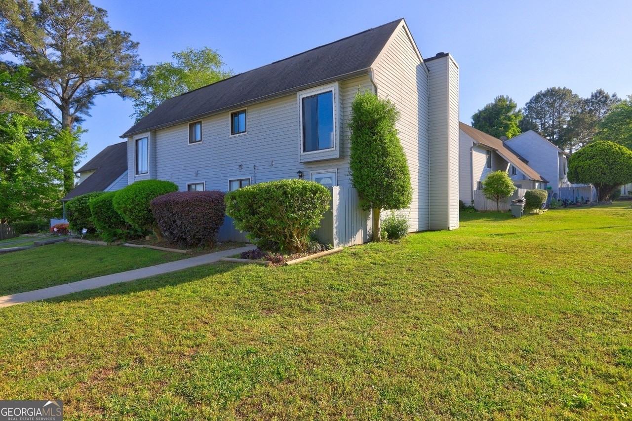 288 Country Club Drive - Photo 2 of 12