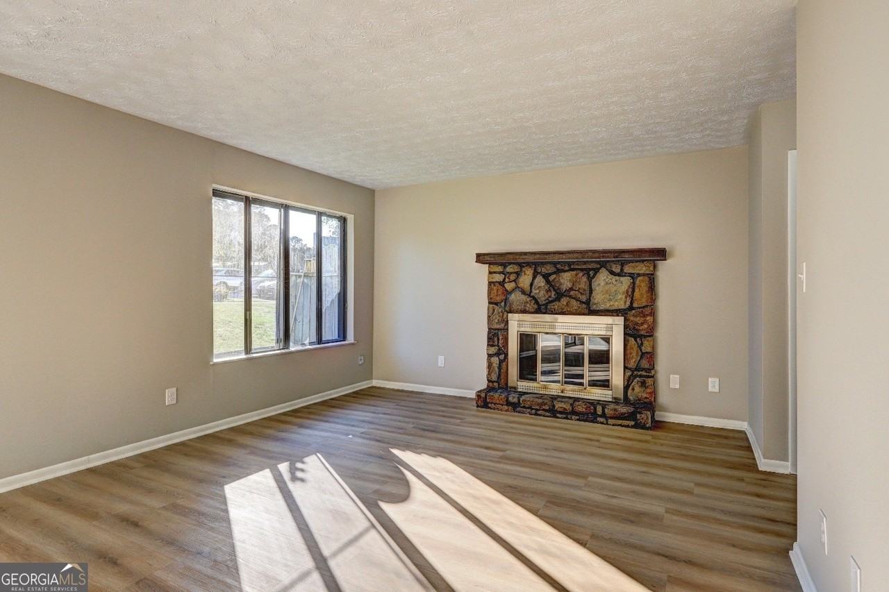 288 Country Club Drive - Photo 4 of 12