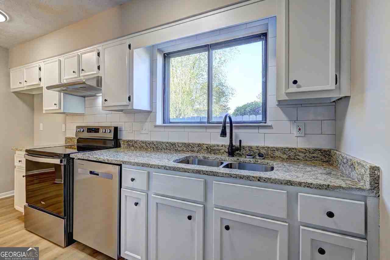 288 Country Club Drive - Photo 7 of 12