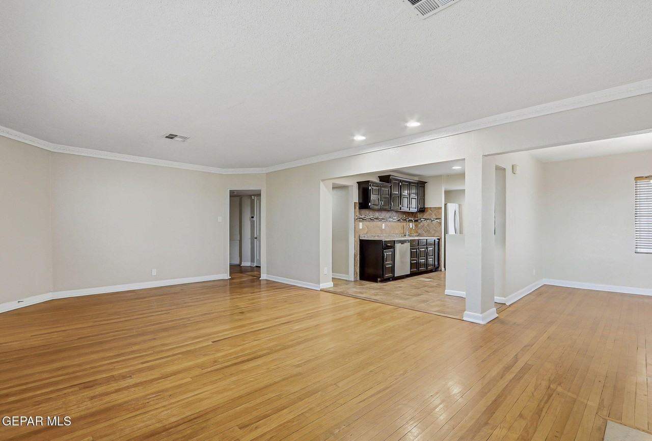 2515 Arizona Ave - Photo 7 of 29