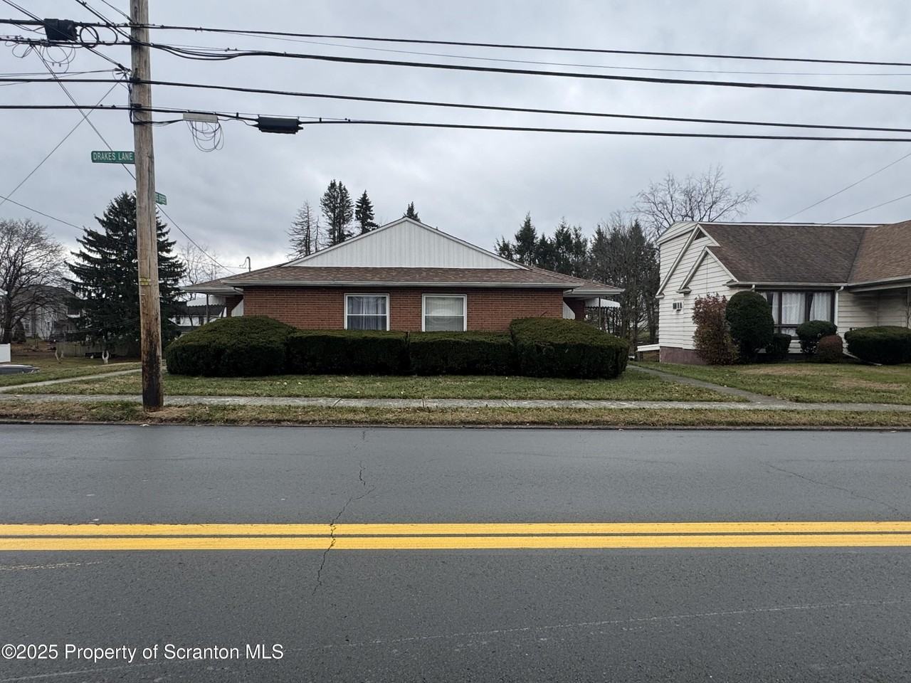 152 Drakes Lane - Photo 2 of 13