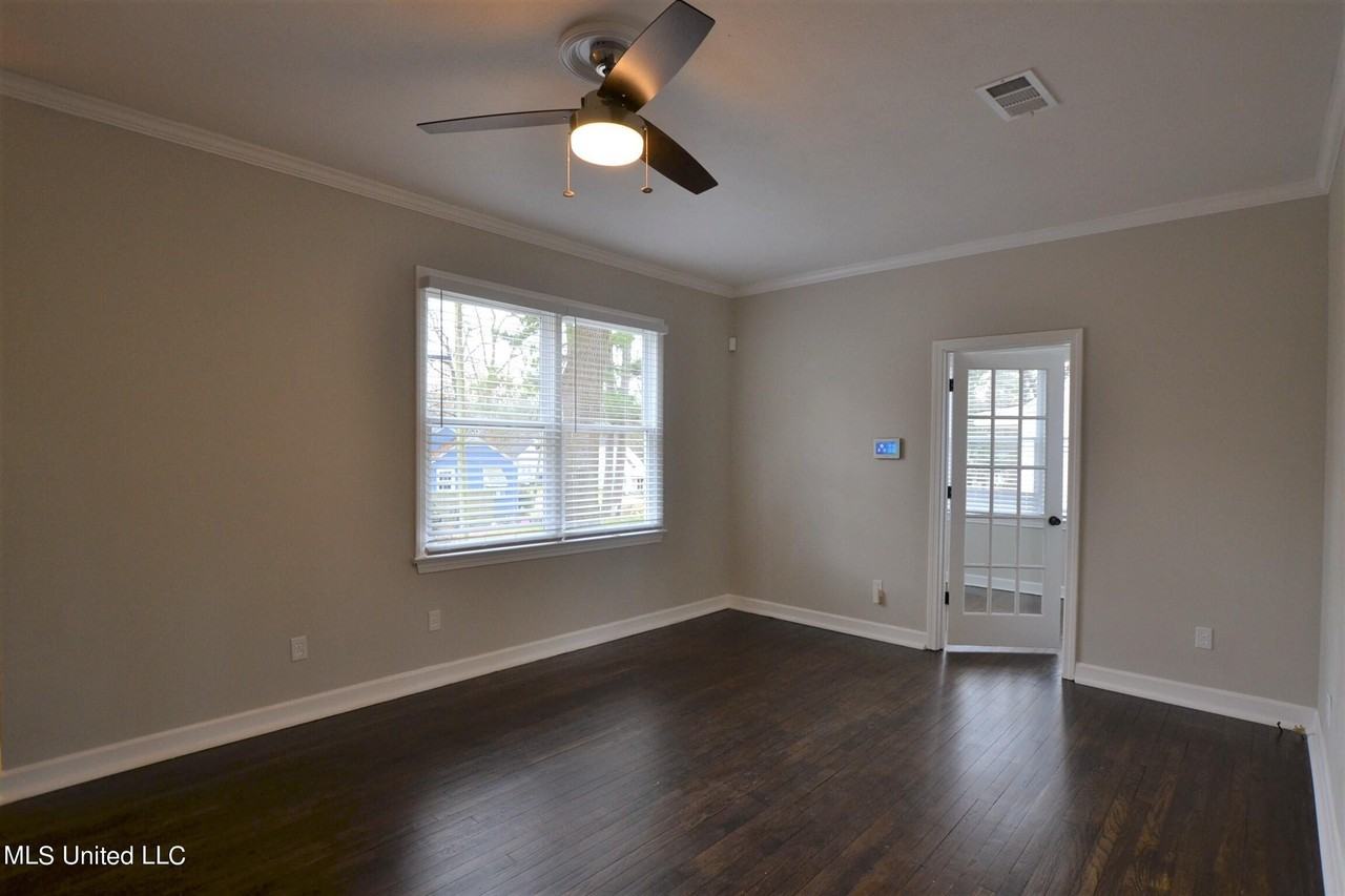 510 Hartfield St - Photo 4 of 20