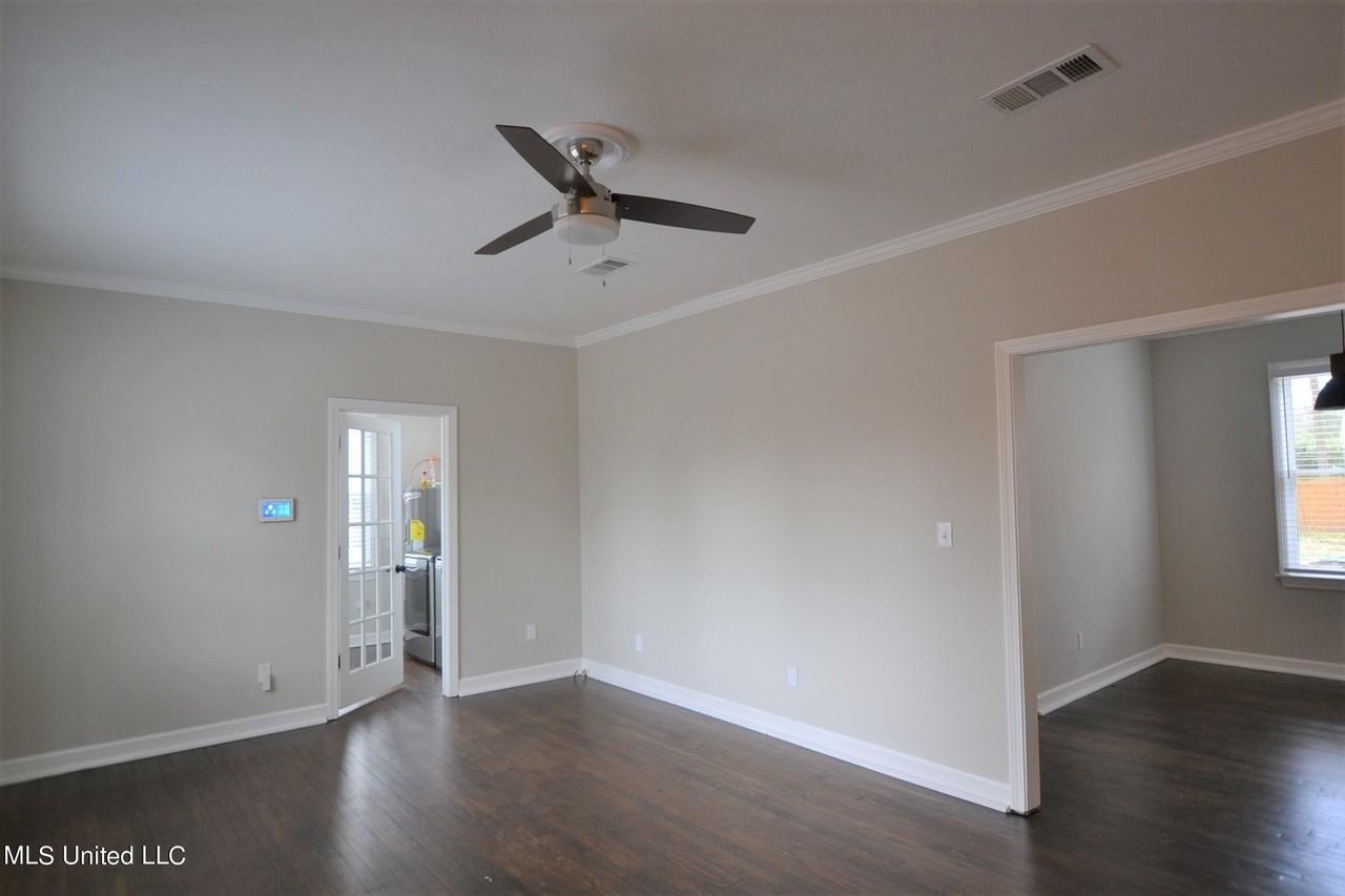 510 Hartfield St - Photo 5 of 20