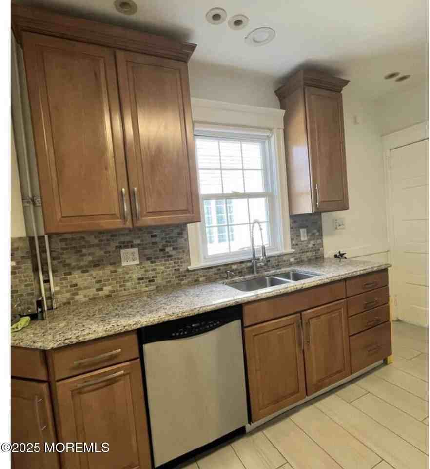 76 Poplar Avenue - Photo 5 of 7