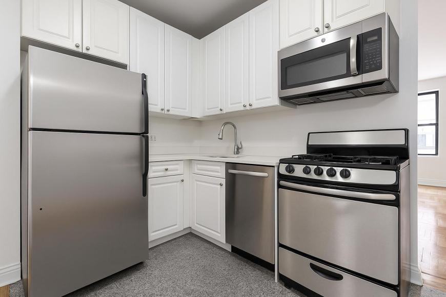 660 Fort Washington Avenue - Photo 6 of 10