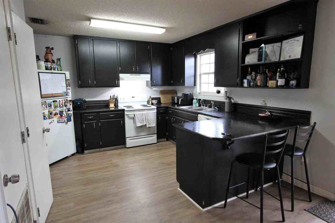 2389 Gregory Dr - Photo 2 of 18