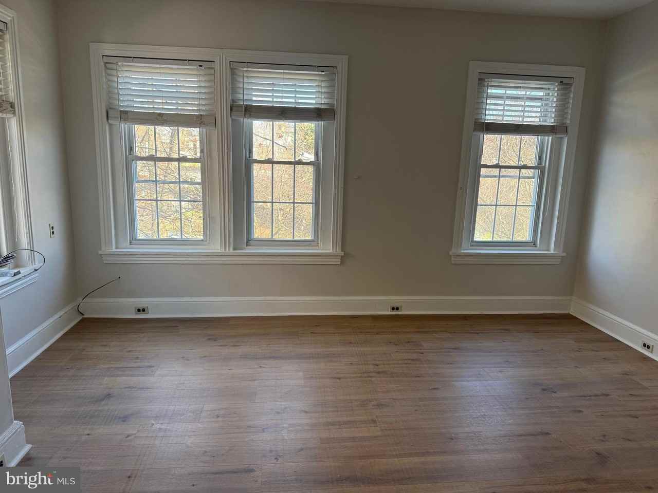 1812 Delaware Ave Apt 2 #2 - Photo 3 of 13