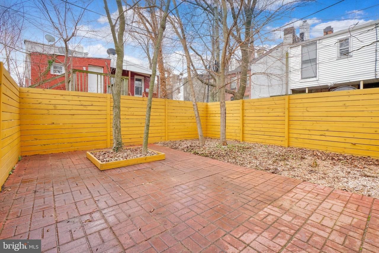 1029 Booth St - Photo 3 of 21