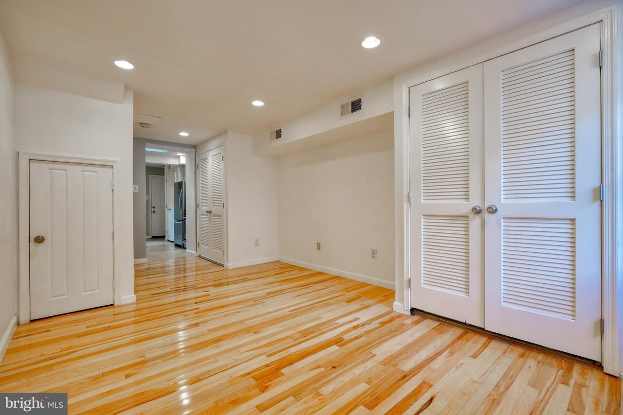 1029 Booth St - Photo 4 of 21