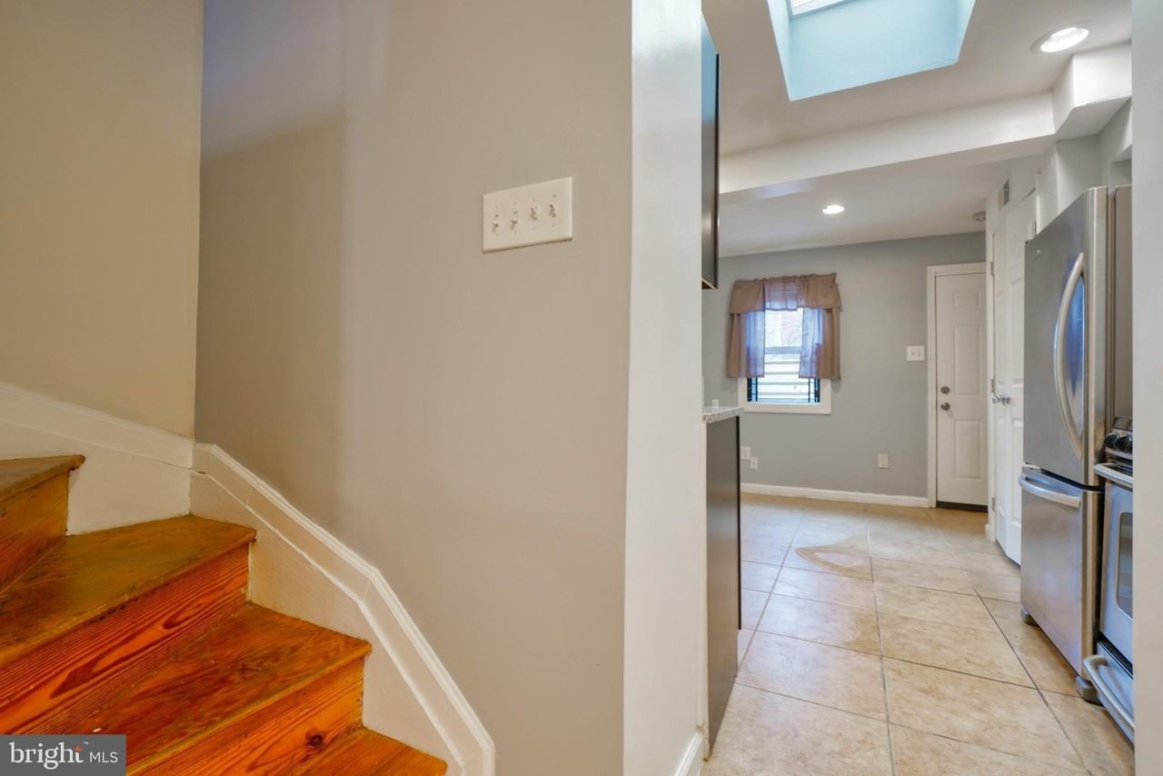 1029 Booth St - Photo 7 of 21