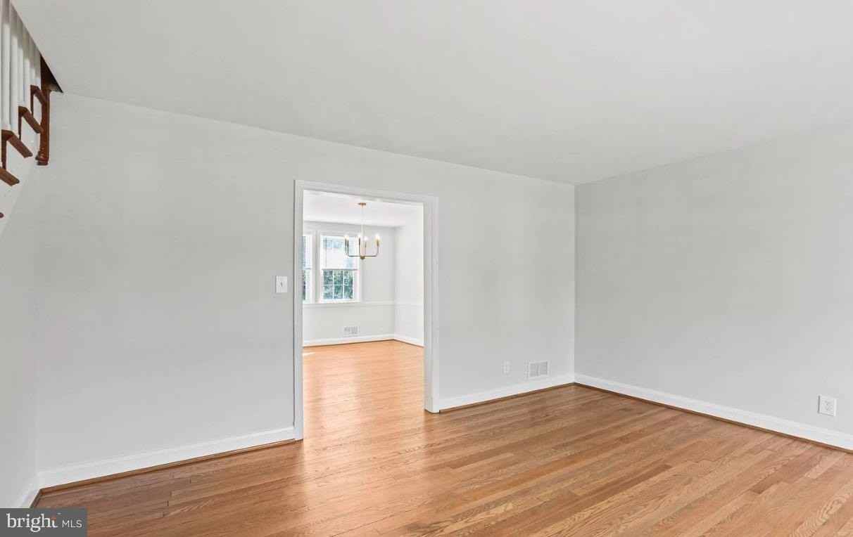 403 Stratford Rd - Photo 4 of 19