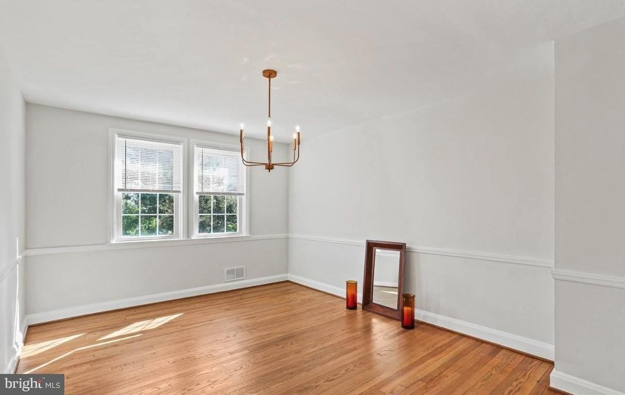 403 Stratford Rd - Photo 7 of 19