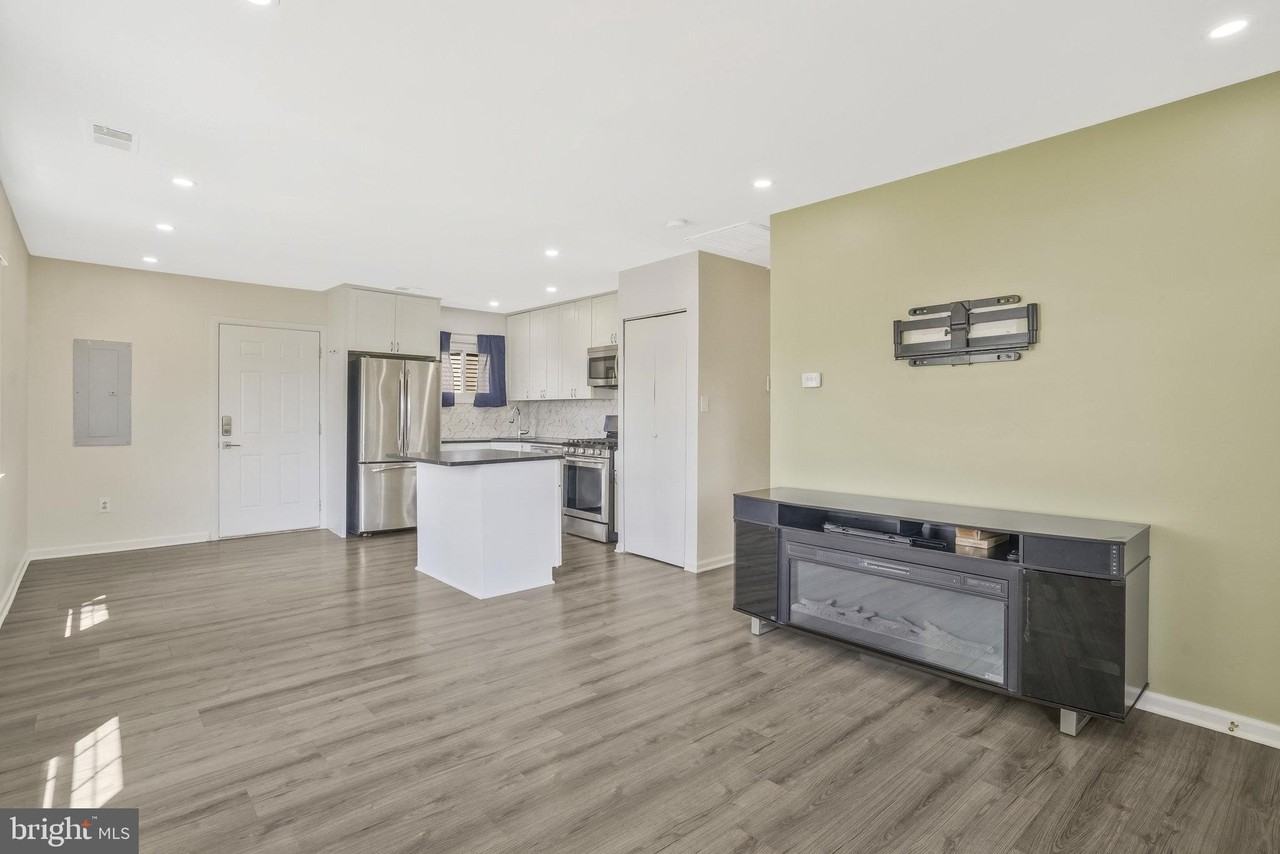 728 Carson Ave - Photo 2 of 32