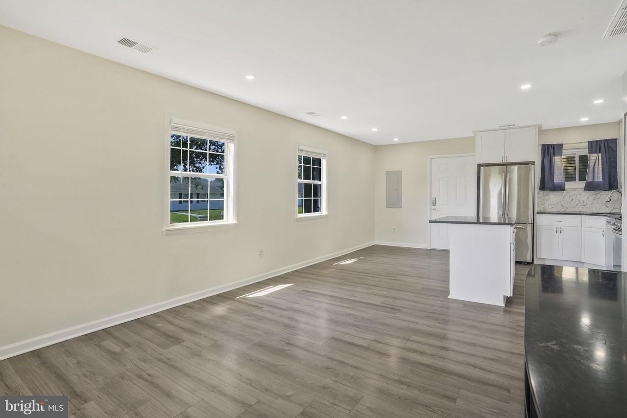 728 Carson Ave - Photo 3 of 32