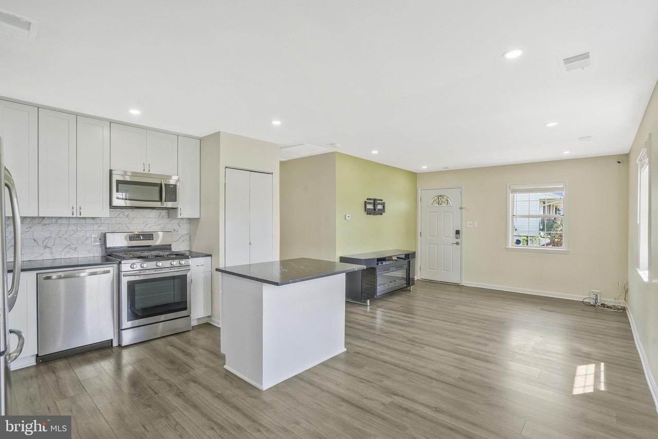 728 Carson Ave - Photo 6 of 32