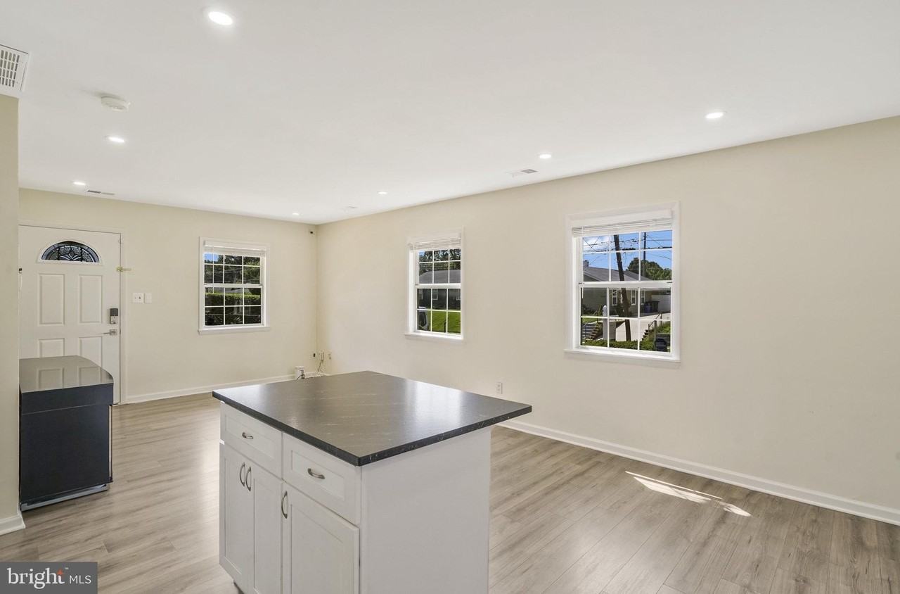 728 Carson Ave - Photo 7 of 32